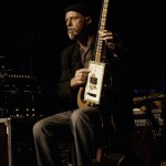 Cigar box guitar - photo by Francois Berton